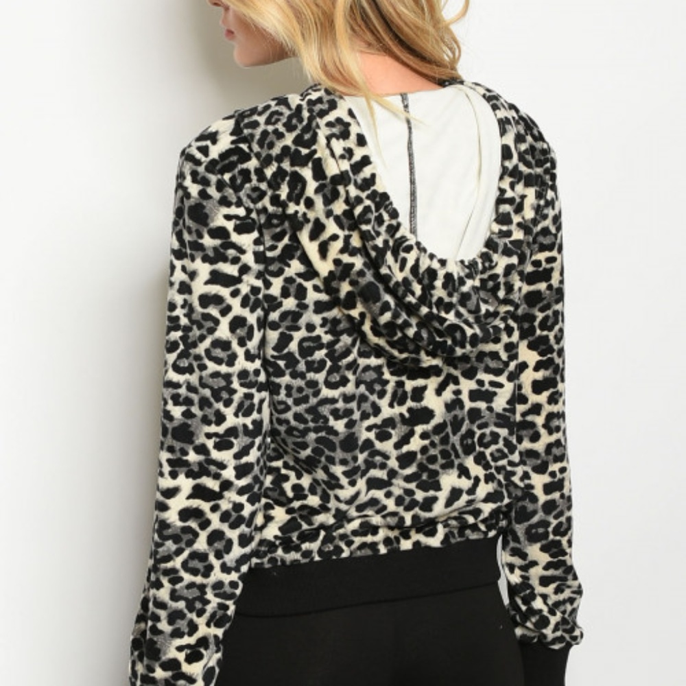 LADIE'S ANIMAL PRINT PULLOVER TOP - Picture 2 of 2